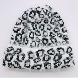 So - WOMENS WHITE AND BLACK LEOPARD HAT